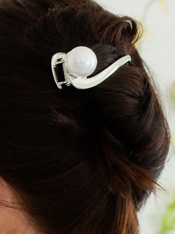 silver and pearl hair pin