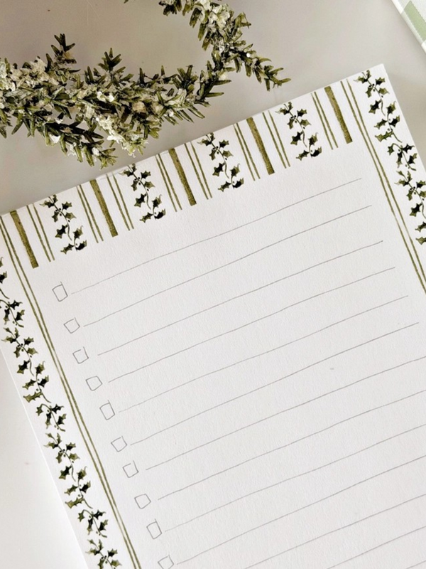 Holly Pattern Checklist Notepad