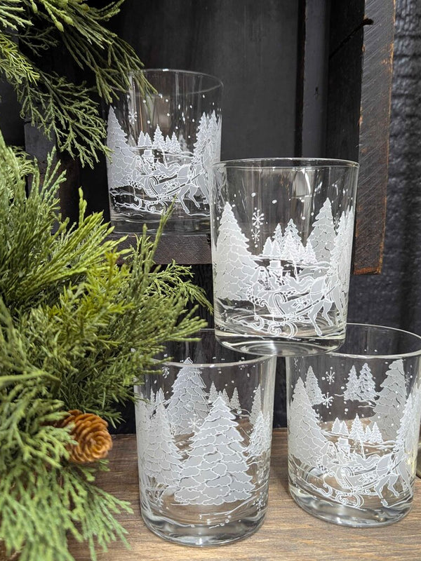 Vintage Luminarc France horse & sleigh tumblers, set of 4