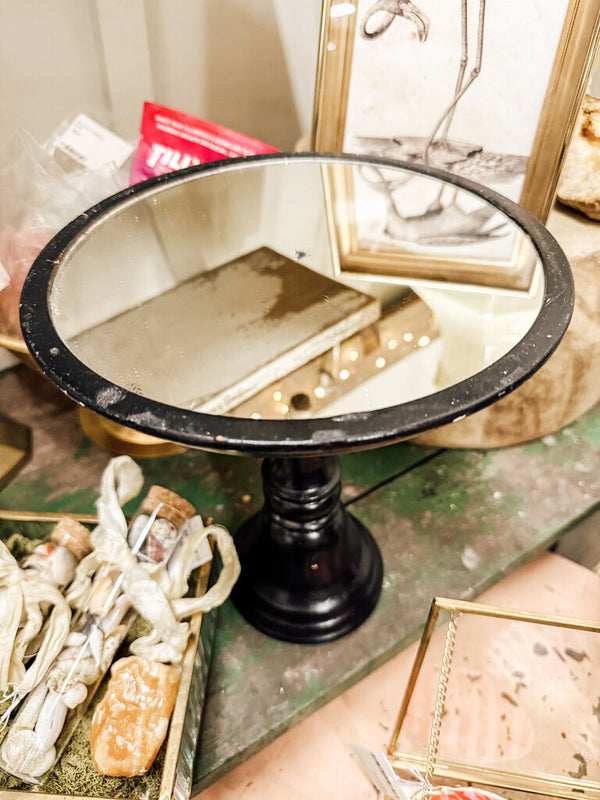 Pedestal with mirror top