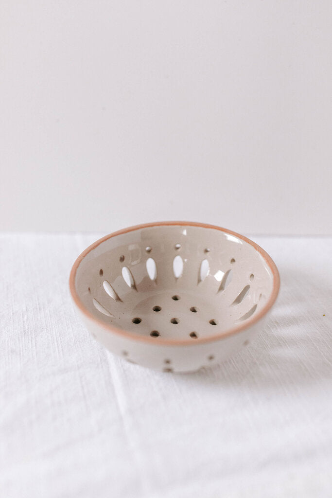 Stoneware Berry Bowl in Gray