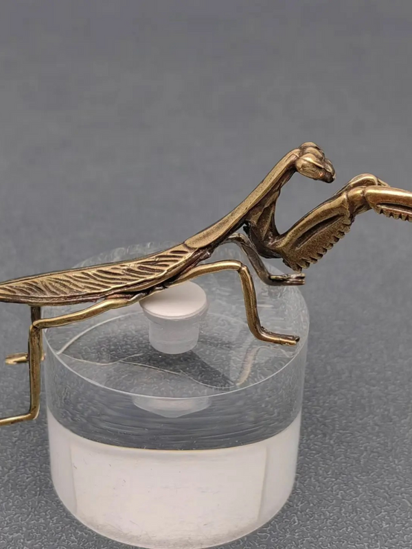 brass mantis desktop decor