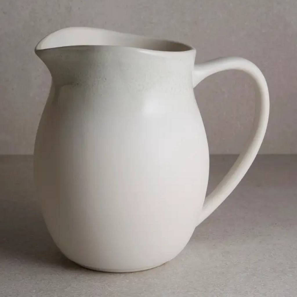 water pitcher with handle