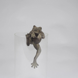 frog pot hanger