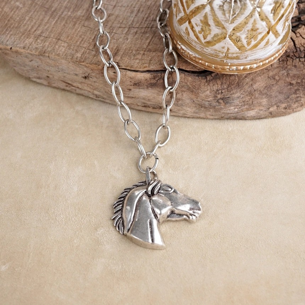 silver tone sculpted horse pendant necklace
