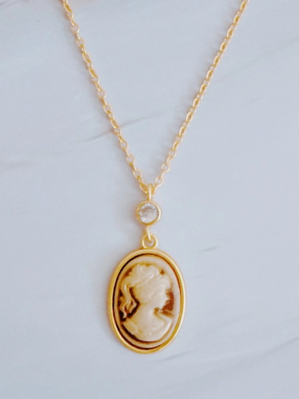 classic gold chain cameo necklace