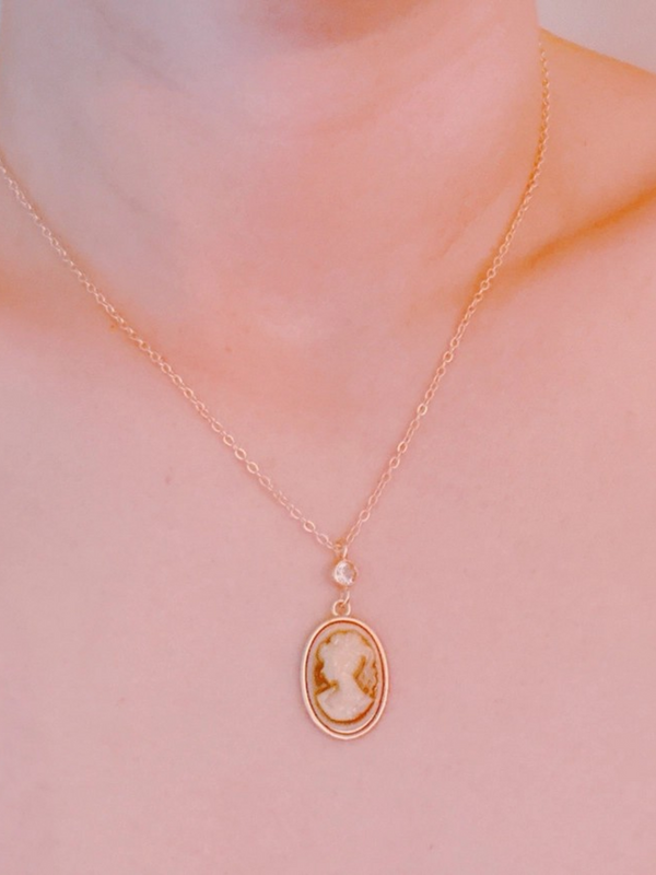 classic gold chain cameo necklace