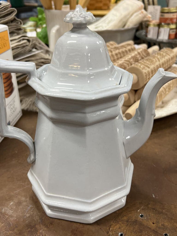 pitcher with lid