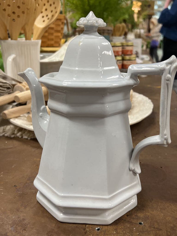 pitcher with lid
