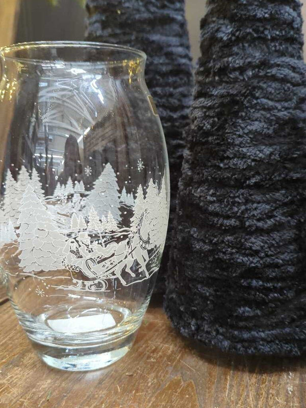 Vintage Luminarc France horse & sleigh vase 8-1/2"H, excellent condition!