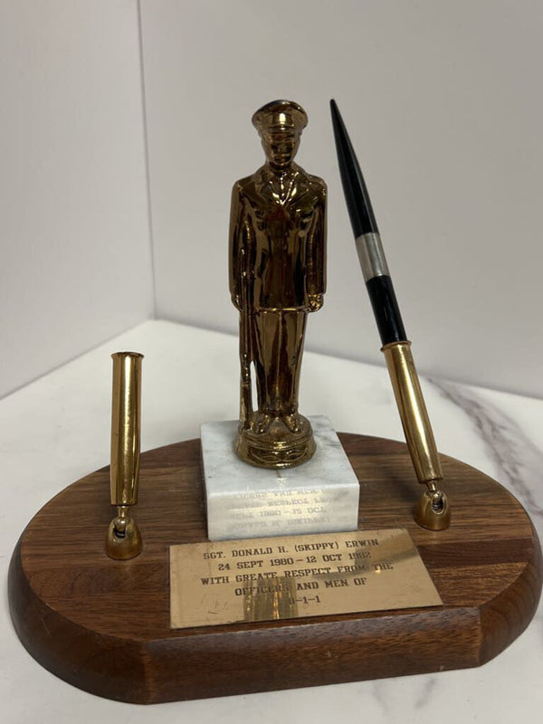 sergeant desk pen holder