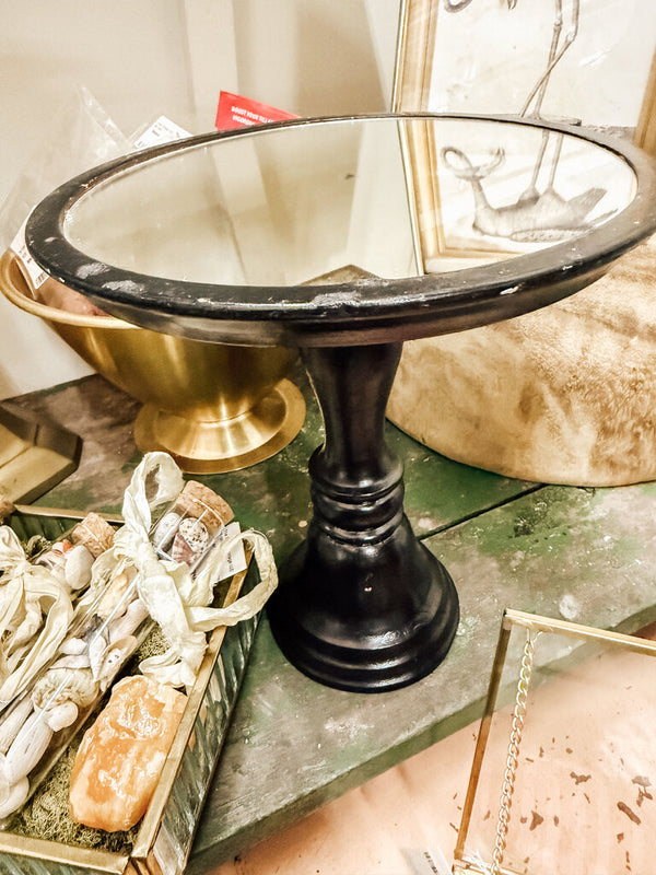 Pedestal with mirror top