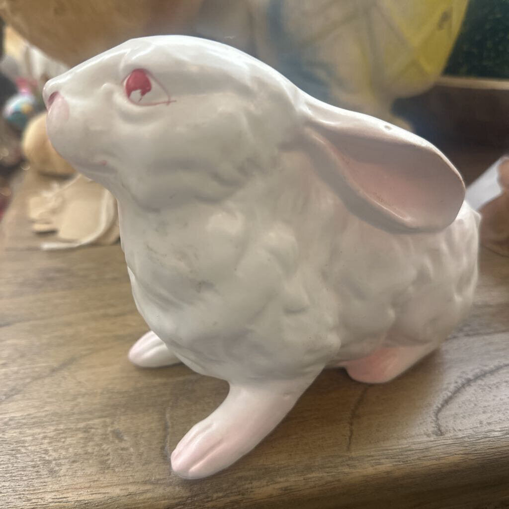 Malcolm Japan rabbit planter