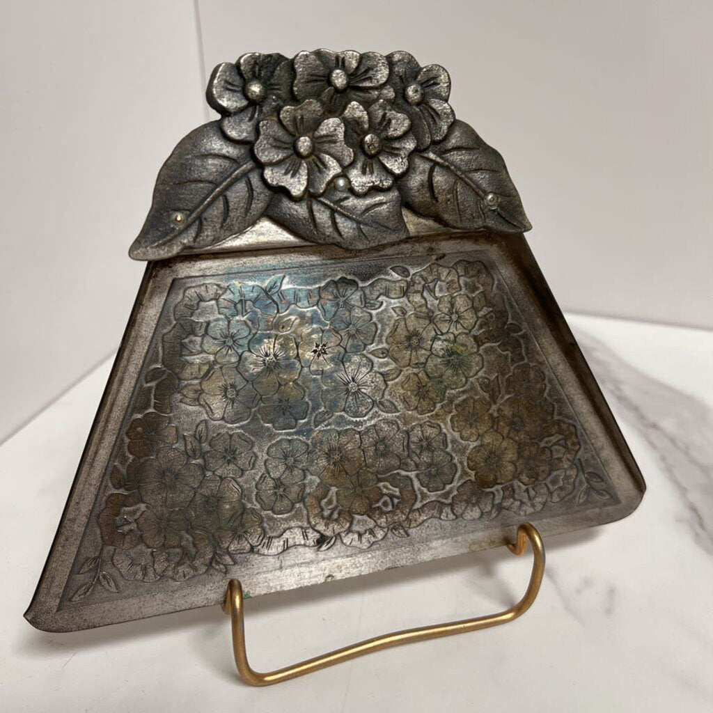 floral metal dust pan