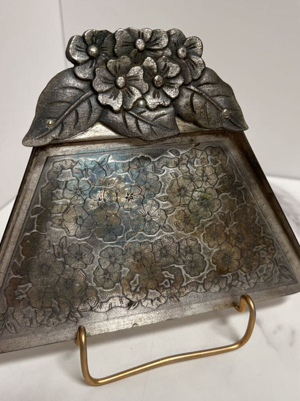 floral metal dust pan