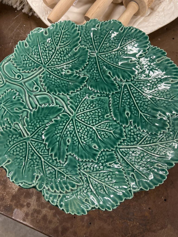 green leaf stand