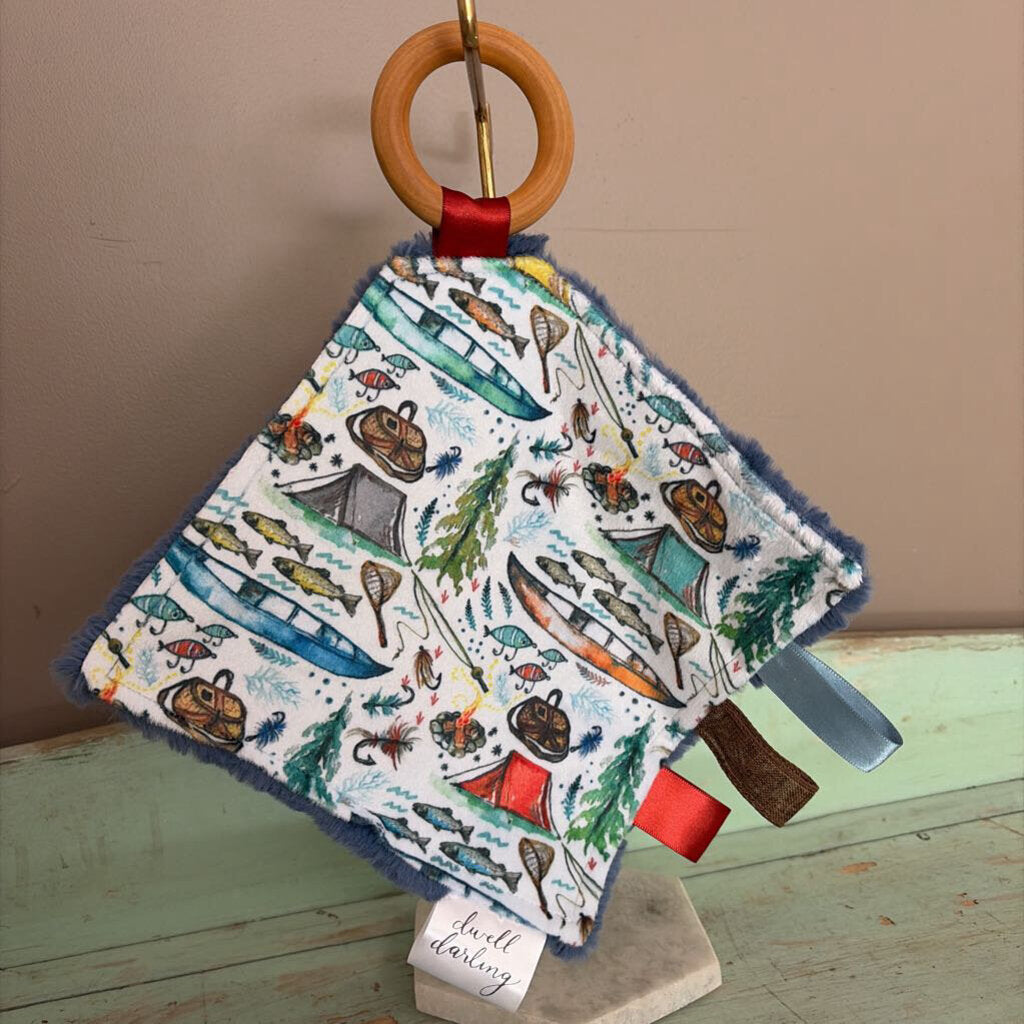 Fishing crinkle paper teether