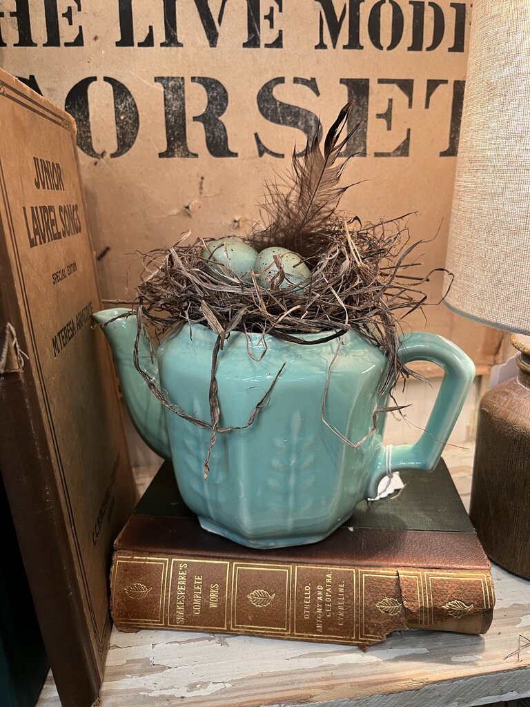 Teapot + nest/eggs