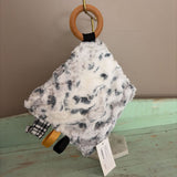 Cats crinkle paper