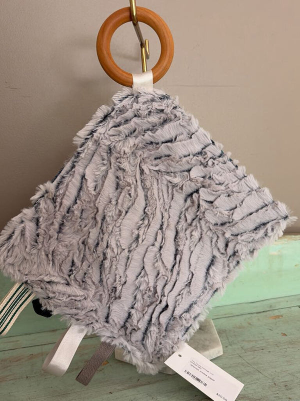 Wolves crinkle paper