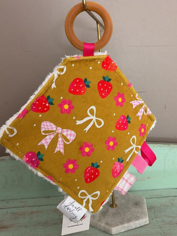 Strawberry bow crinkle paper