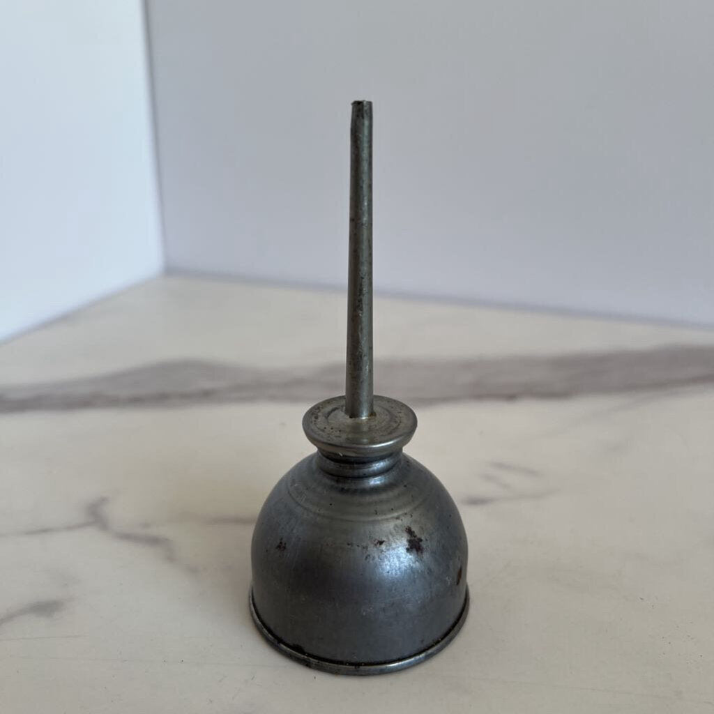 tiny oil can