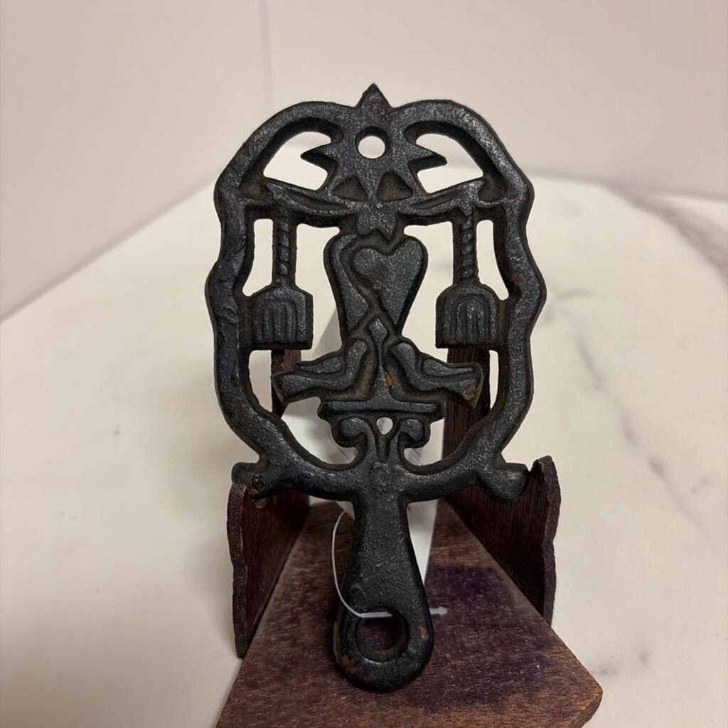 small decorative trivet style 2