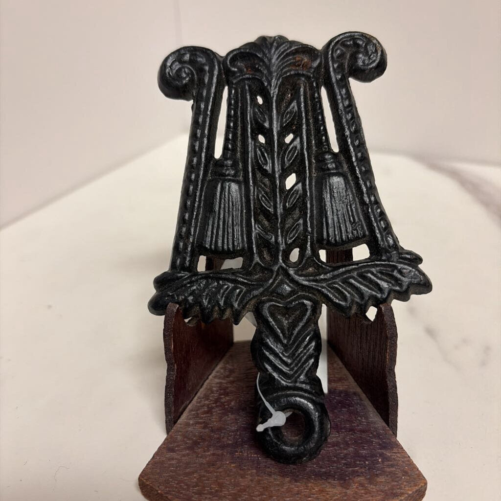 small decorative trivet style 3
