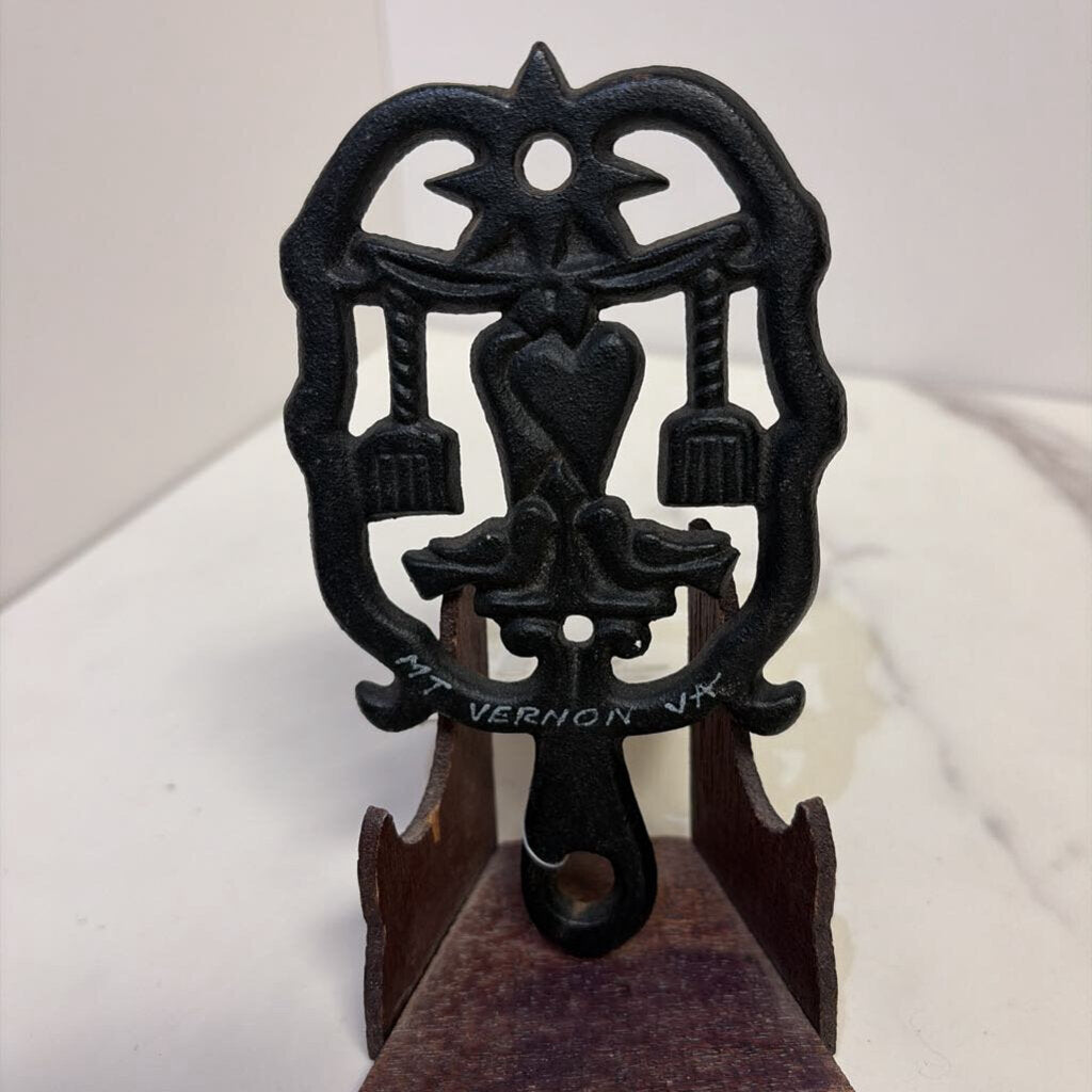small decorative trivet style 4
