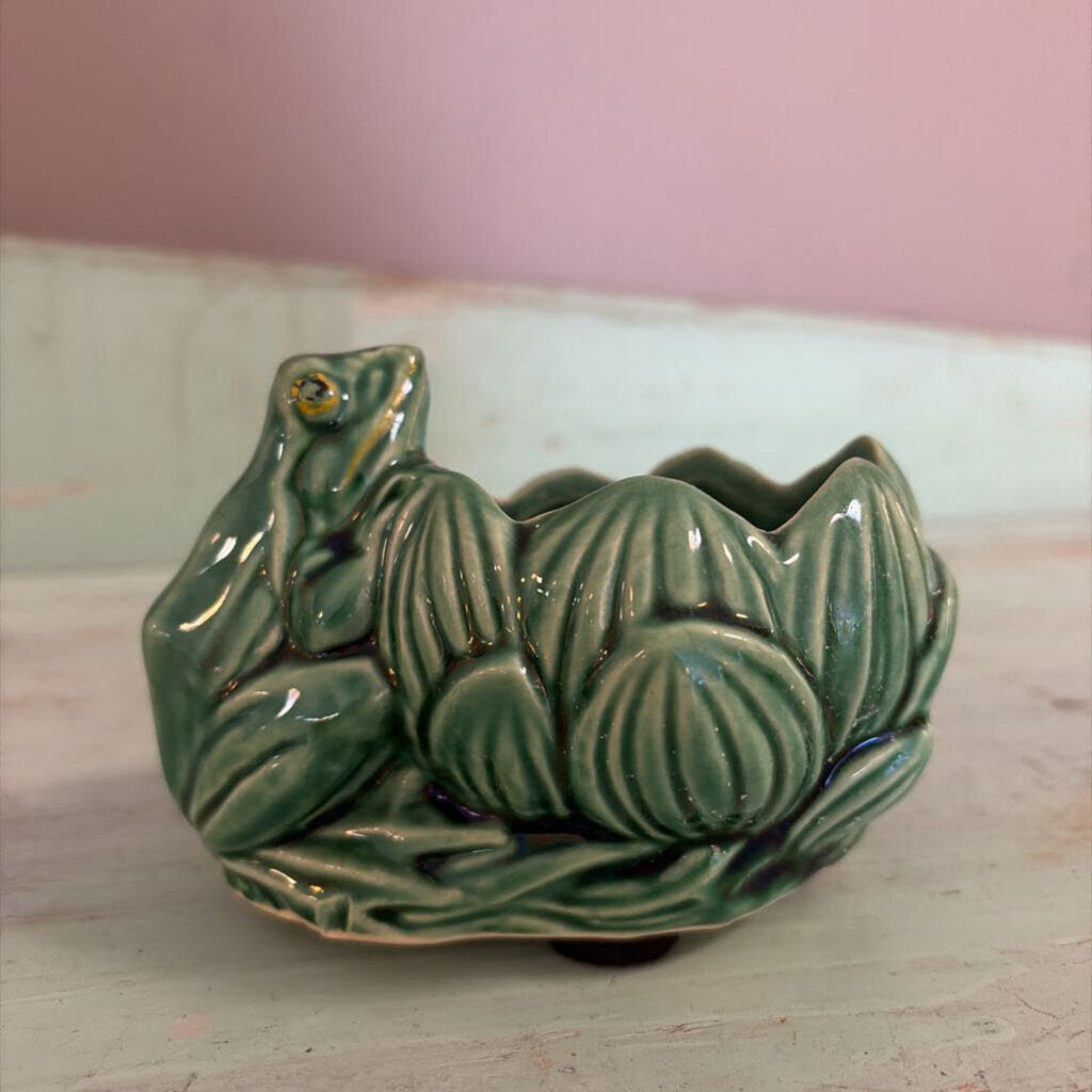 vintage frog planter
