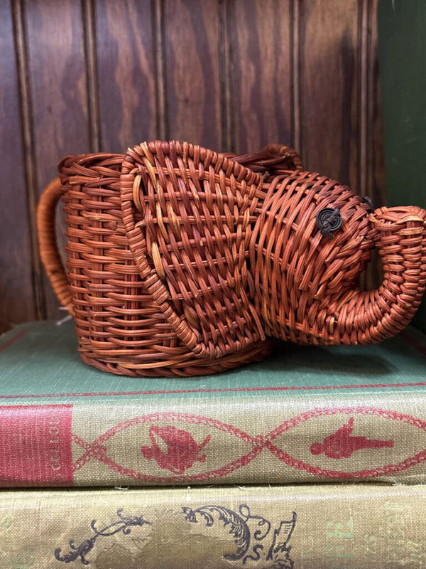 #547 Elephant Basket with Handle