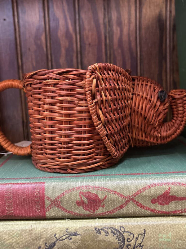 #547 Elephant Basket with Handle