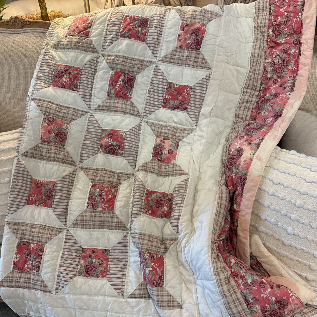 Cottage Rose Distressed Quilt