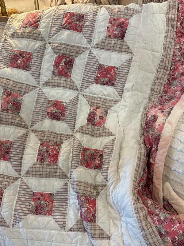 Cottage Rose Distressed Quilt