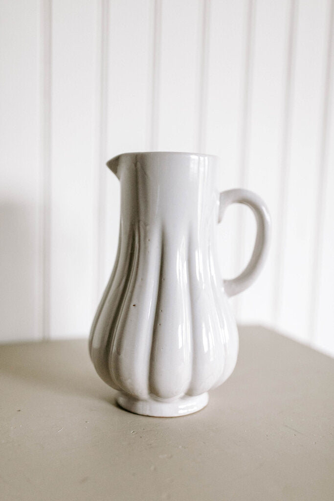 62oz stoneware pitcher