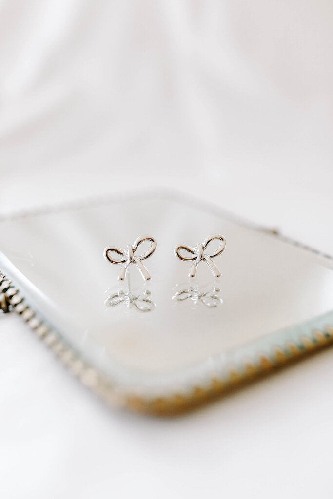 small silver bow earrings