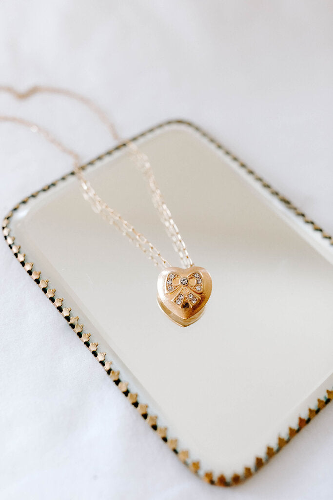 bow heart pendant necklace in gold